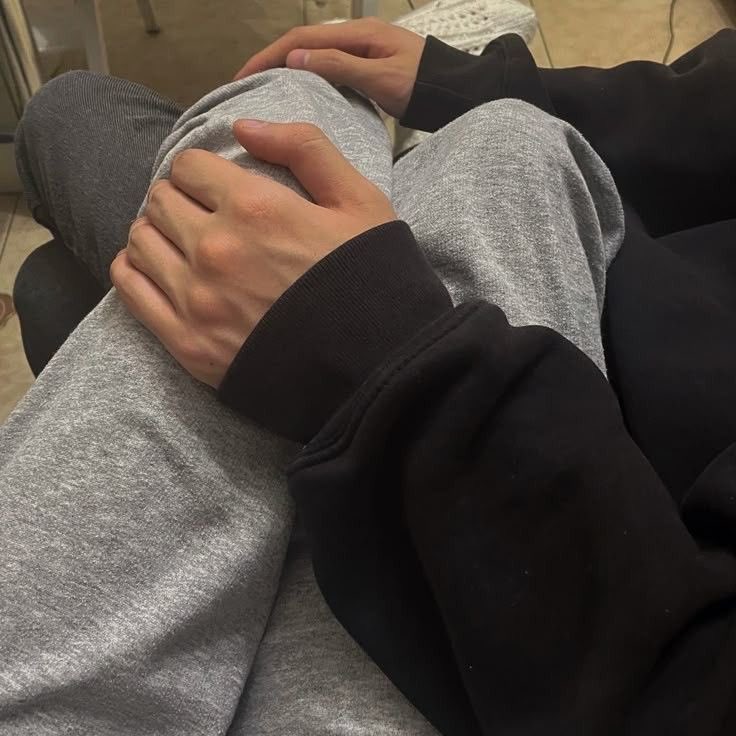 seroscartully's tweet photo. i’m being held captive against my will https://t.co/iO0mkrHHUH