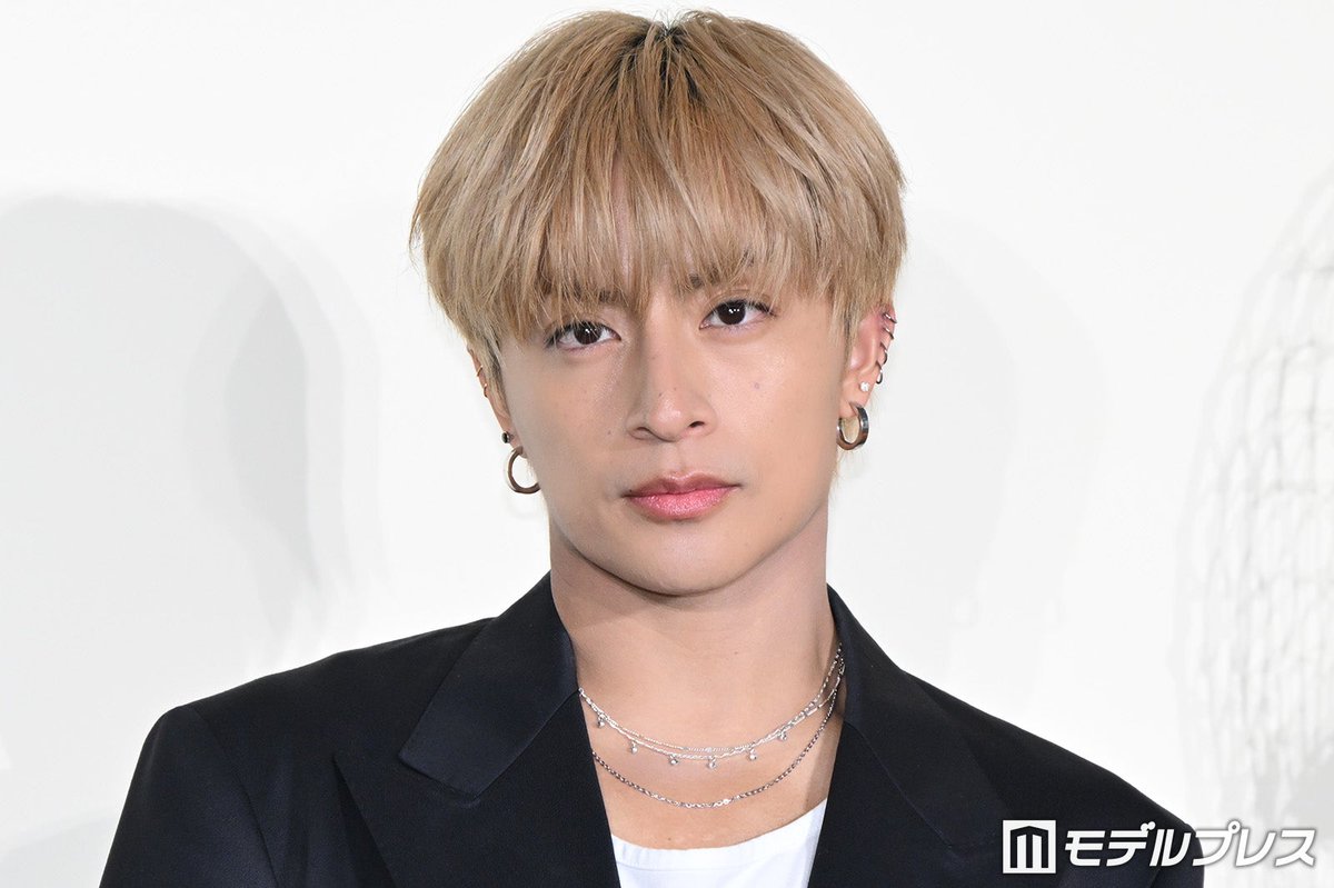 modelpress's tweet photo. 【JO MALONE LONDONフォトコール🏖️】

GENERATIONS白濱亜嵐
誕生日当日にイベント出席🎂🎊
https://t.co/kc8JwAMkNF

最近思い切ってチャレンジしたことについて「グループの活動とは別でDJもやっているんですけど、やっぱりソロのDJとしてワルドツアーをやったこと」と説明。「海外に行けば何者でもない自分になれるので、本当に実力で試されてる感じがゾクゾクして、日本では感じられなくて、すごく面白いです」と力強く語った。

#ジョーマローン @_alan_official