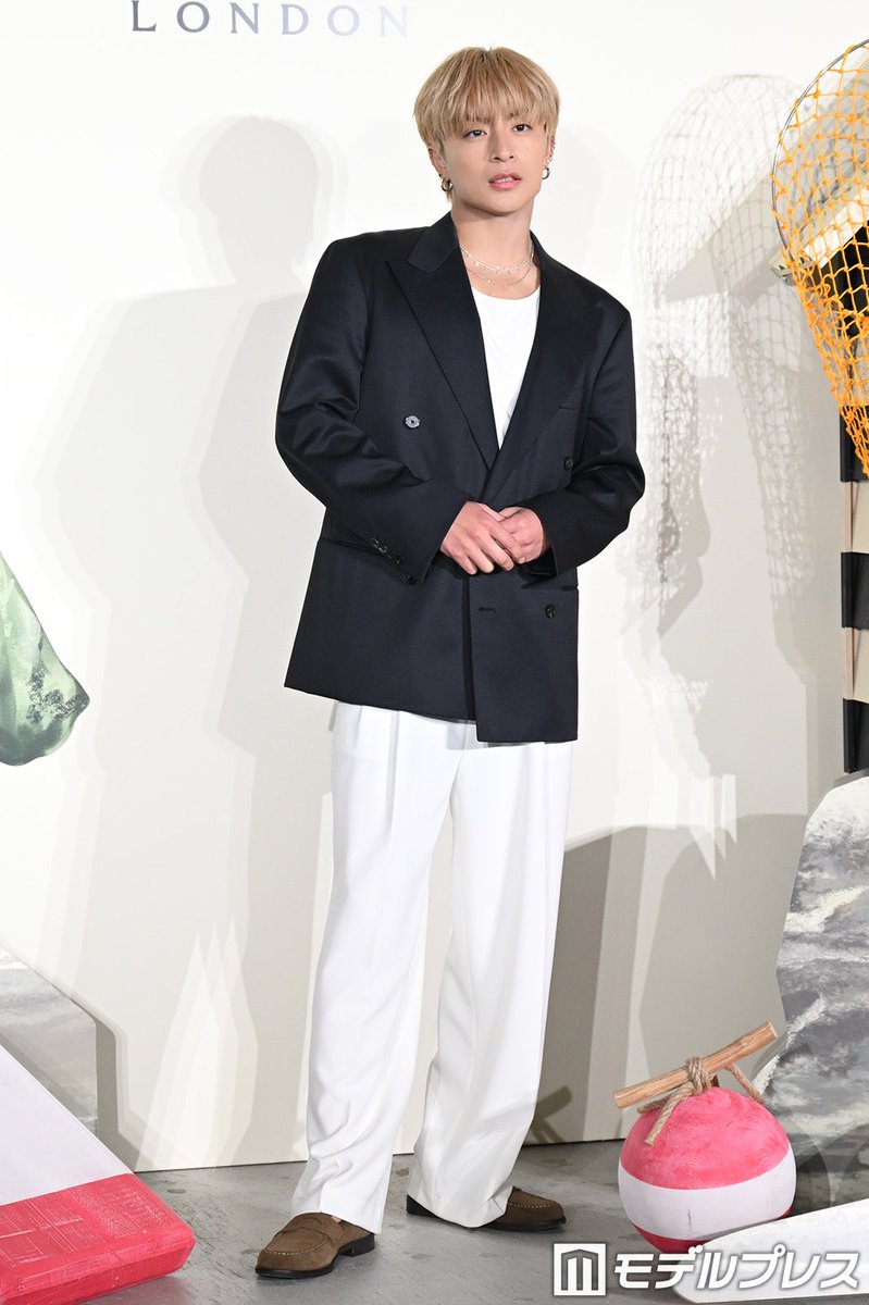 modelpress's tweet photo. 【JO MALONE LONDONフォトコール🏖️】

GENERATIONS白濱亜嵐
誕生日当日にイベント出席🎂🎊
https://t.co/kc8JwAMkNF

最近思い切ってチャレンジしたことについて「グループの活動とは別でDJもやっているんですけど、やっぱりソロのDJとしてワルドツアーをやったこと」と説明。「海外に行けば何者でもない自分になれるので、本当に実力で試されてる感じがゾクゾクして、日本では感じられなくて、すごく面白いです」と力強く語った。

#ジョーマローン @_alan_official