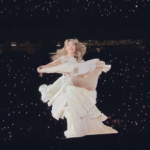 LissySwift13's tweet photo. she was a fairy 🧚🏻‍♀️ https://t.co/LEC9qaLhzV