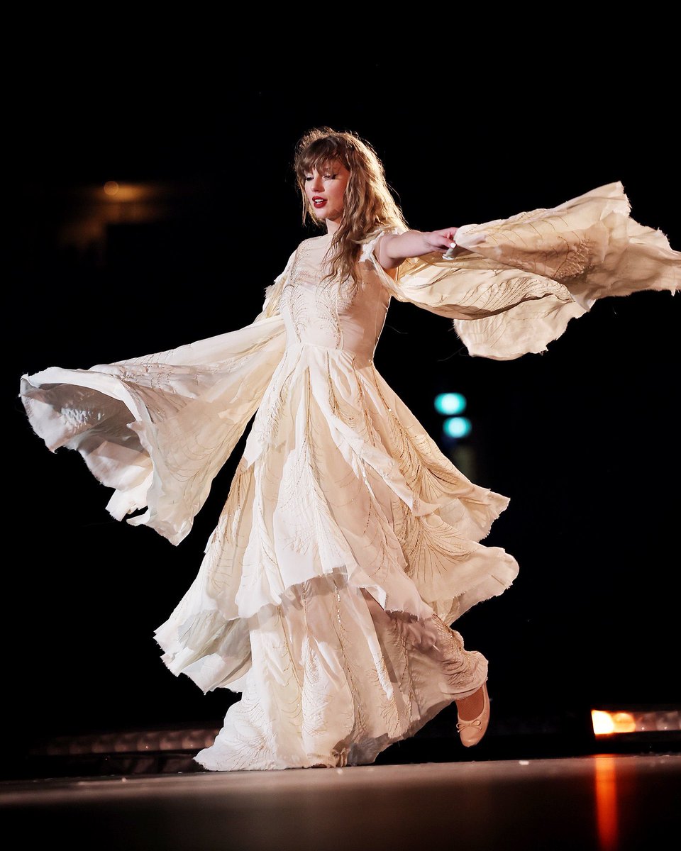 LissySwift13's tweet photo. she was a fairy 🧚🏻‍♀️ https://t.co/LEC9qaLhzV
