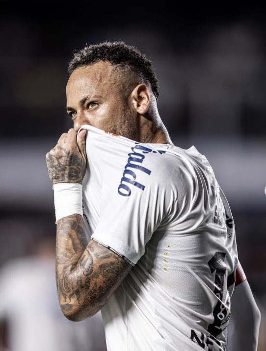 centregoals's tweet photo. 🚨🚨🎙️| Neymar’s father: “I can’t guarantee that he’s 100% done with the Seleção. Maybe he can come back.”

🗣️ Neymar replies: “It’s not my dad playing!” https://t.co/ji5xFUgDKT