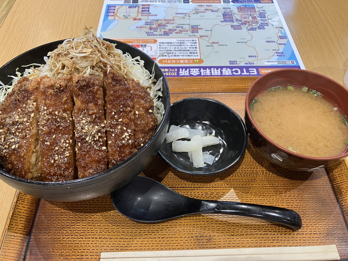X105EGRB's tweet photo. カツカツだぜ‼︎

#はらへりん堂 https://t.co/eB5i9XjkeC