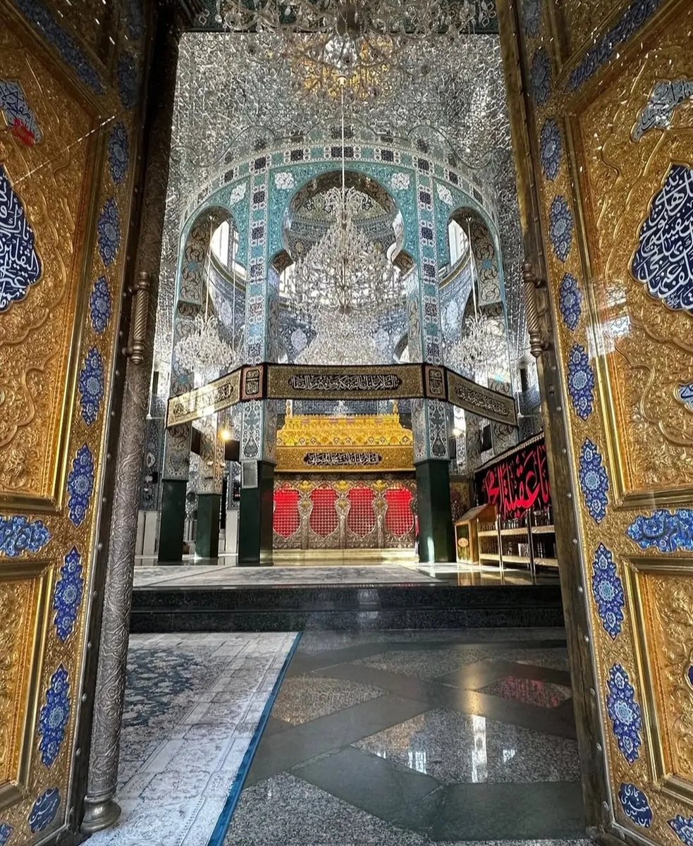 MoghadamZa62090's tweet photo. سلام بر بانویی که اگر صبرش نبود، نام حسین(ع) در تاریخ چنین جاودانه نمی‌ماند.
از کنار بین‌الحرمین، سلاممان را تا حرمت برسانید و از مادر صبر بخواهید که ما را نیز در مسیر وفاداری به نهضت عاشورا ثابت‌قدم نگه دارد.
السلام علیکِ یا زینب الکبری(س) 🌹🖤#یا_لثارات_الحسین 
#فدائیان_حسین https://t.co/a9FsMlpJiU