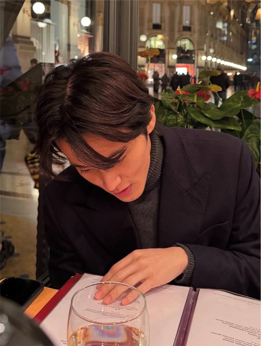 iprayncrybutdry's tweet photo. อยากนั่งกินข้าว แล้วมีคนหล่อๆทรงแบบนี้นั่งอยุ่ฝั่งตรงข้ามว่ะ จะถ่ายลงสตอรี่จนเป้นจุดไข่ปลา อวด https://t.co/BjxDKBCATS