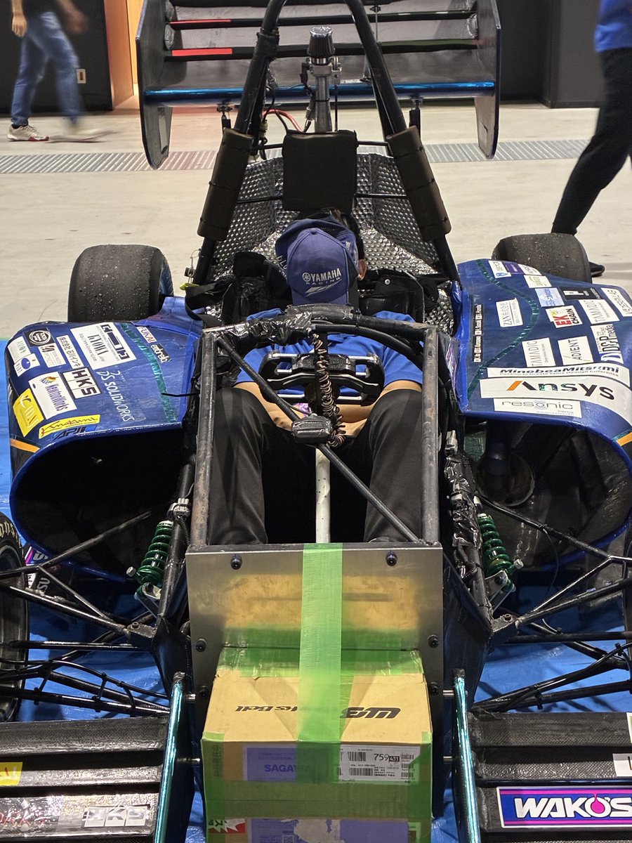 Chiba_Formula's tweet photo. デザイン・コスト両審査終わりました❗️
あとは動的だけ!
15時からのプラクティスに備えてしっかり休みます😴
#学生フォーミュラ
#FSAE
#CUFP https://t.co/YMxaGsbidV