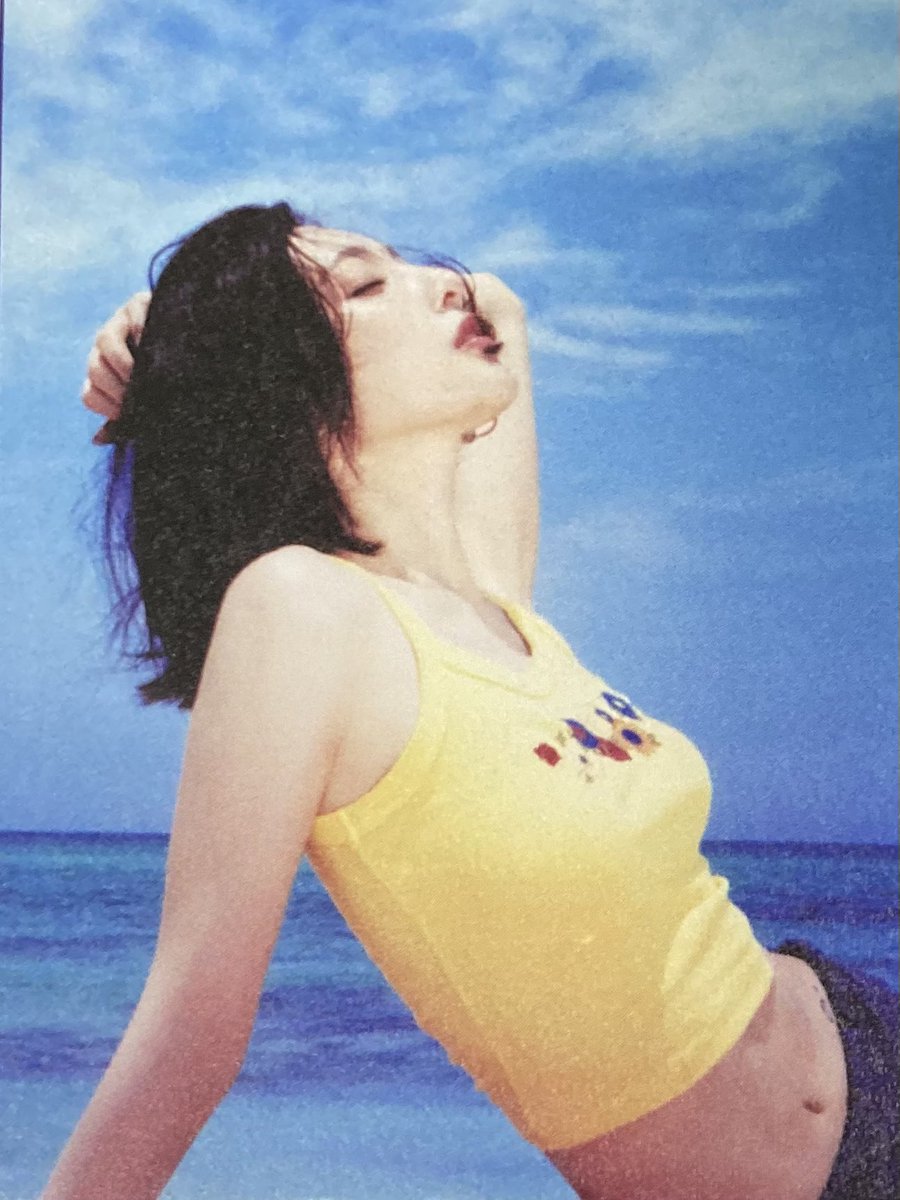 im_your_rv's tweet photo. 앨범 속 조이님 너무 아름답네요,,, https://t.co/xfBy0cz6PD