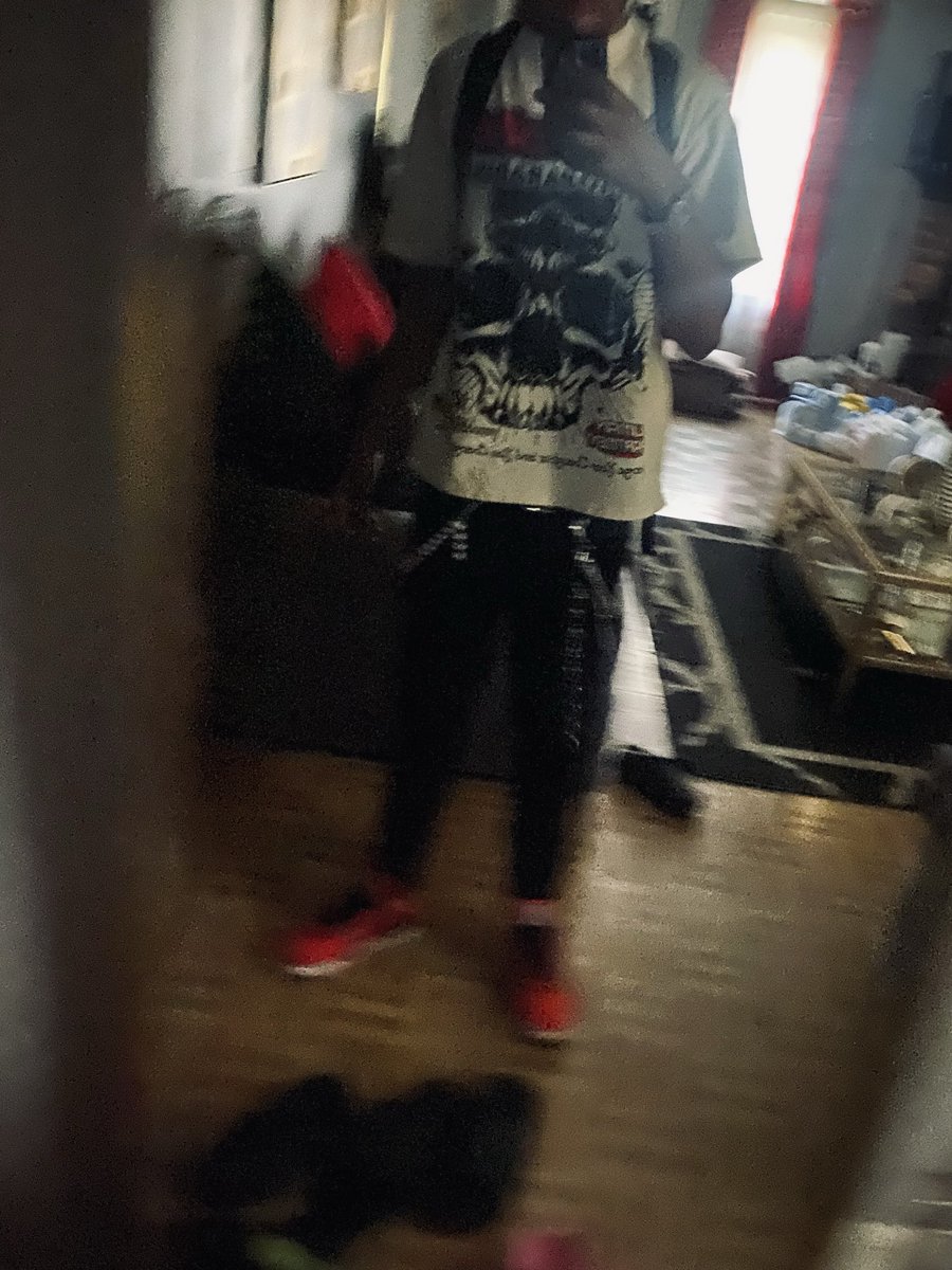 jaysplatttt's tweet photo. #memphis #fashion https://t.co/2Y9z2FnvM1
