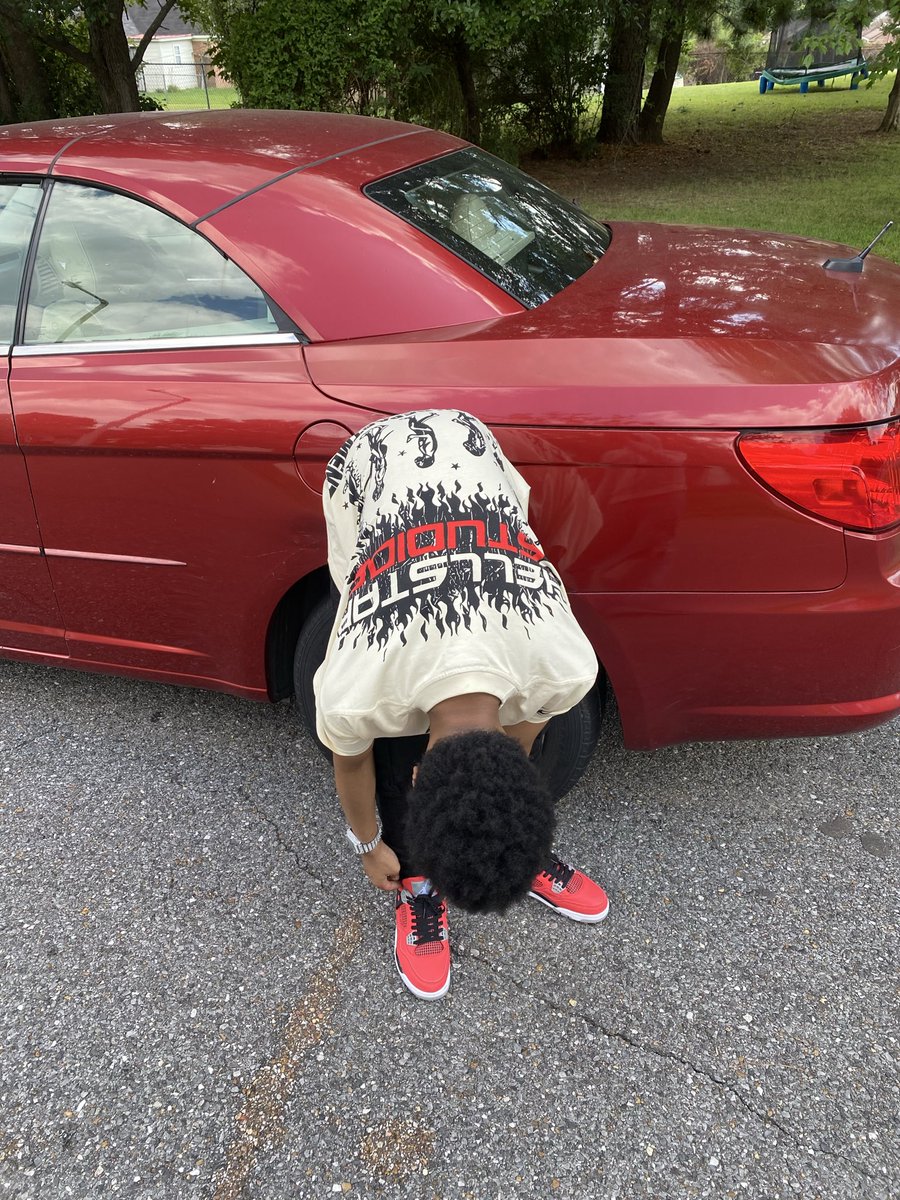 jaysplatttt's tweet photo. #memphis #fashion https://t.co/2Y9z2FnvM1