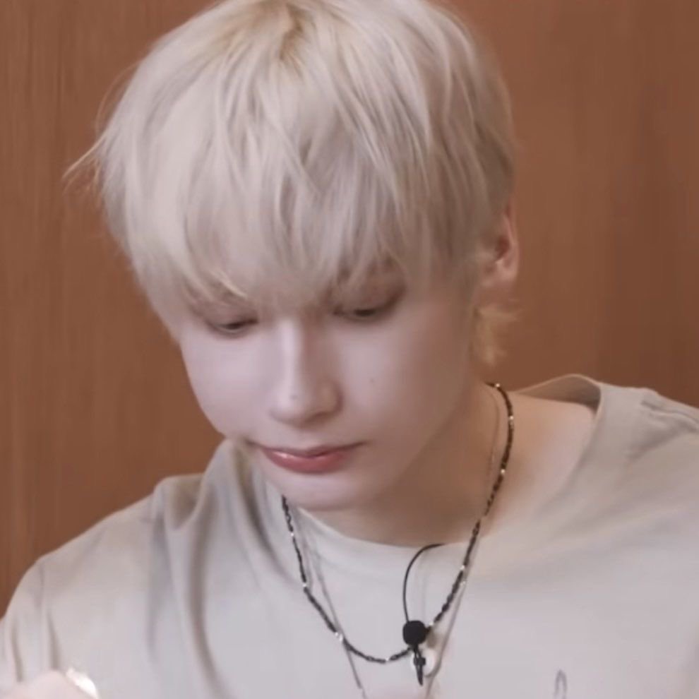 yeouzzn's tweet photo. if I was kai, i’d keep this hair color for a bit much longer too https://t.co/H4mVb5GzEM