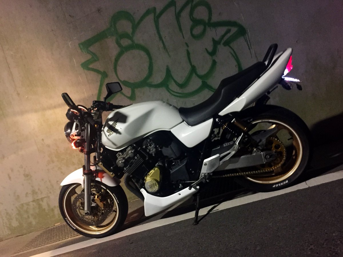 325user's tweet photo. スーフォア🔥
#honda
#cb400sf https://t.co/9VUpa1Cy6z
