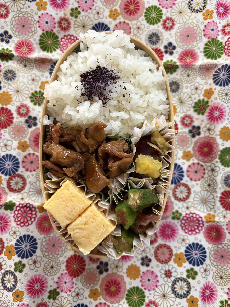 9498casa's tweet photo. 今日のお弁当🍱‼️
強い日差しを避けて室内で🎾テニスなんだけど、やっぱり暑い🥵
ロビーが快適すぎてコートに行けない

#お弁当
#お弁当記録 https://t.co/4xCV19MNjm