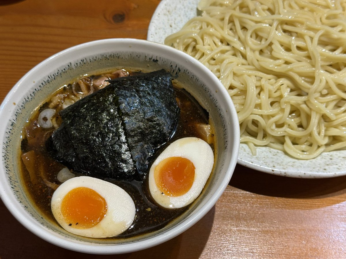 newsact1's tweet photo. 通院の帰りに荻窪、気になっていたお店に立ち寄り。
「中華そばの店　りょうが」
特製つけ麺をたぐる。
酸っぱ辛のシャビシャビ系、中野の「栄楽」推しだったので、こういうのが好きなんだ。
次は荻窪コールで食ってみよう https://t.co/p9qqa3PGgH