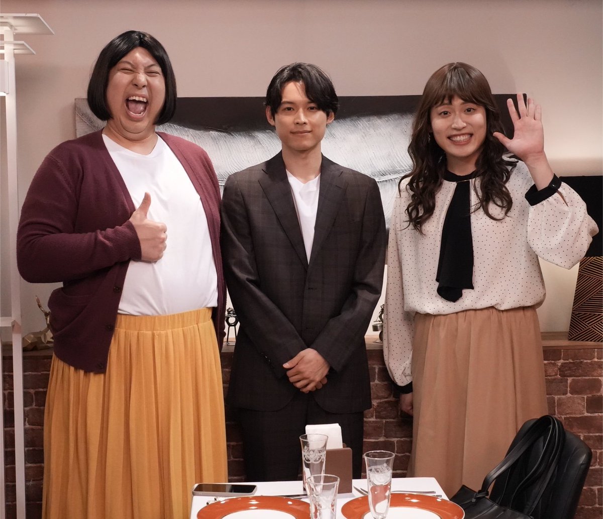 Linahk618's tweet photo. 双方の身長バグ写真見てドギマギしてる https://t.co/BwiirVr1kH