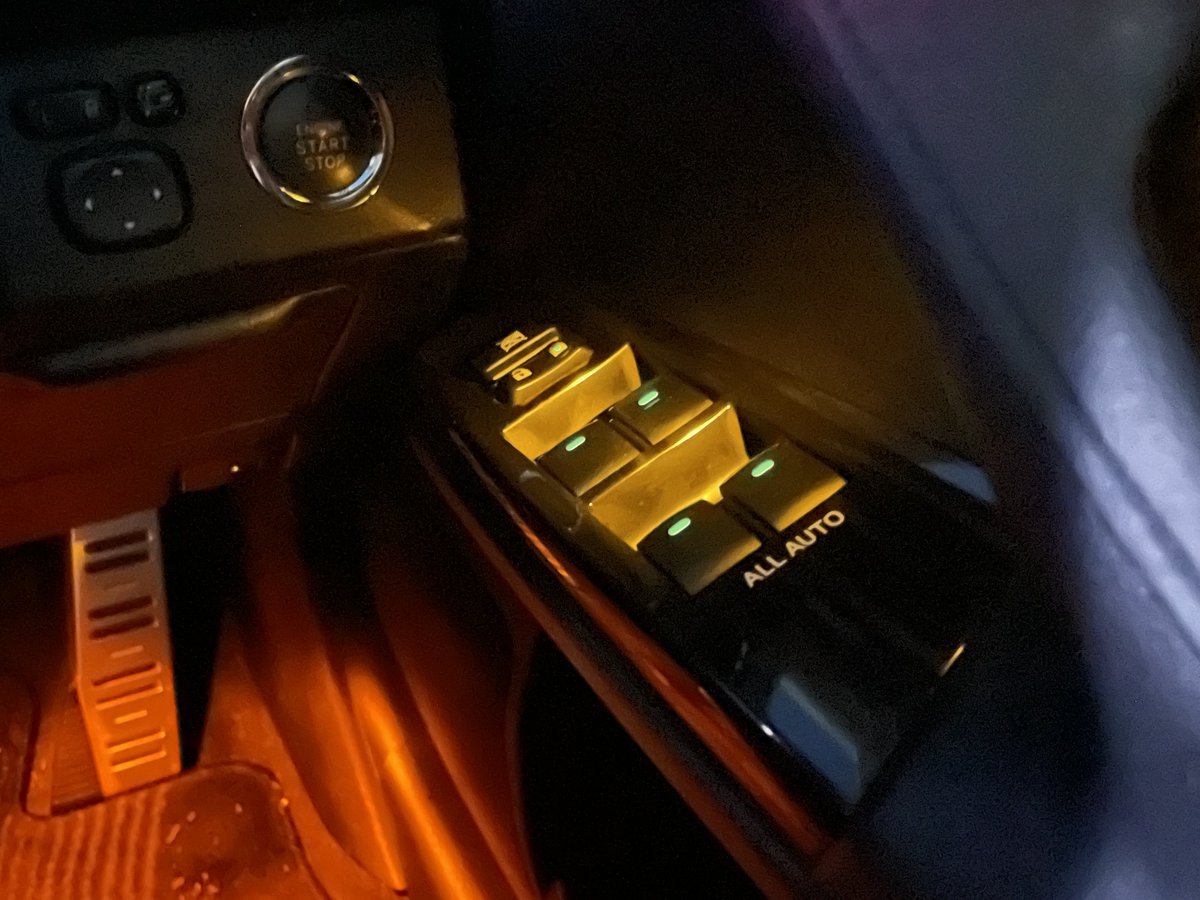 zakuun's tweet photo. マークX良い車だったなぁ
コスパ良いし所々にあるイルミネーションが好きだった https://t.co/ZzpgRhkBoo