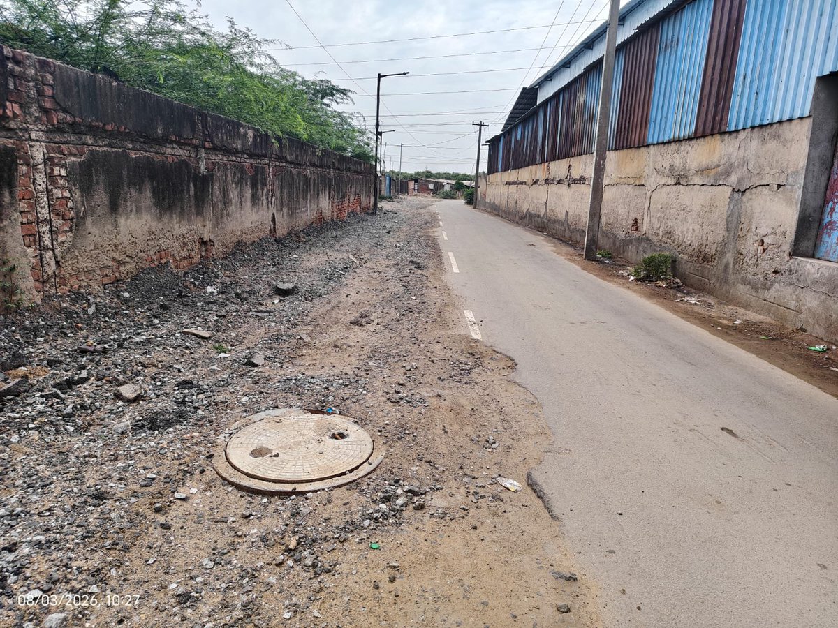 SPARTAN30148699's tweet photo. Near by school area More than 3 months road conditions same

No action taken by gcc,all heavy vehicles using this small portion road only

Proper complete patch work need for the damaged area

Loc:zone 2 div 16 sadayankuppam main road school @chennaicorp @sameerangs #TVKVijay‌ https://t.co/KvFhVOeNpp
