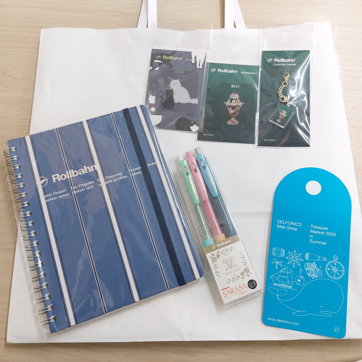 citronruby's tweet photo. Webショップ限定ラッキーバッグ2026をお迎えしたー！行ったときにはすでに１，２，３以外は完売だったけど。
限定ロルＬ３冊は他はシルバー箔だけどグリーンの等高線が緑の箔押しでそこは良き。
#ロルバーン https://t.co/OrFVRjVfSE