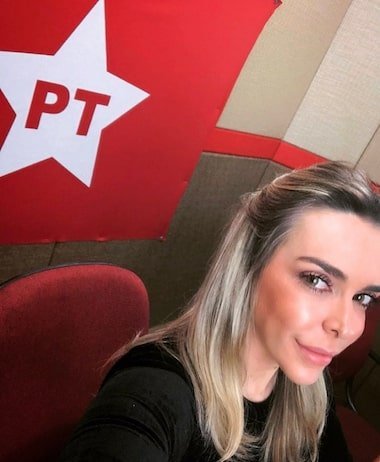 TumultoBR's tweet photo. Roberta Luchsinger poderá ser o Celso Daniel DE SAIA.
Abre teu olho Roberta!! Os dois e o de trás também. 
🤣🤣🤣🤣🤣🤣🤣🤣🤣🤣🤣🤣🤣🤣🤣🤣🤣 https://t.co/IaffvG14r6