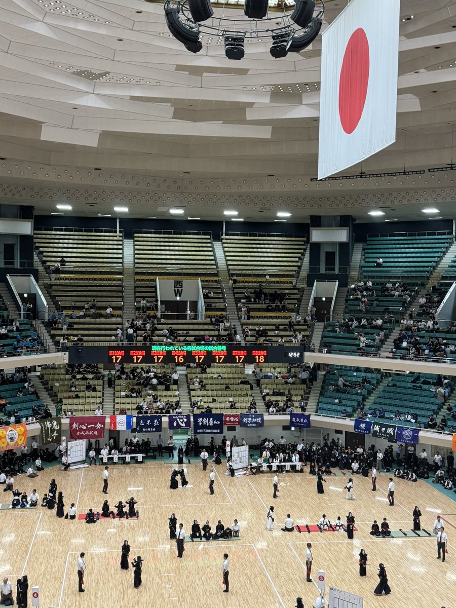 take5_6_7's tweet photo. いつかライブを観に行ってみたいと思��た日本武道館。初めては息子に連れてきてもらうとは⚔️ https://t.co/xQpwlzKCm2