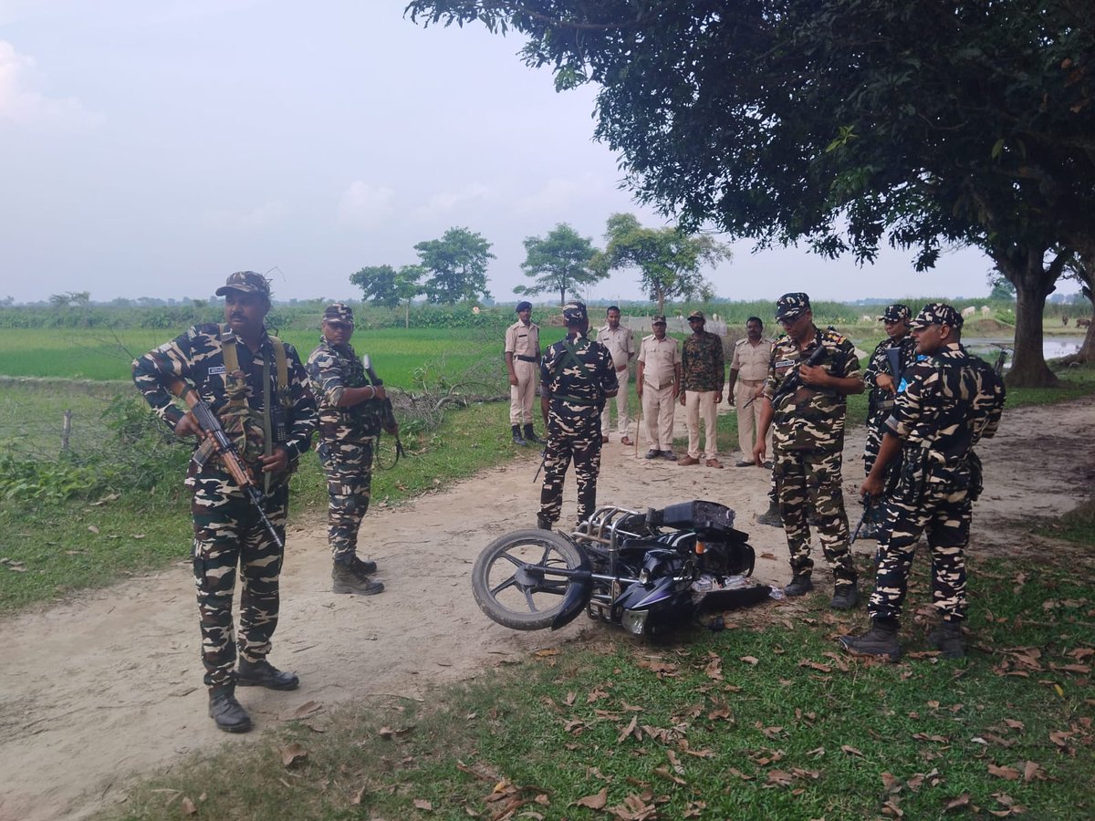 52bnssb's tweet photo. 52वीं वाहिनी सशस्त्र सीमा बल, अररिया की बाह्य सीमा चौकी सिकटी के बलकार्मिकों द्वारा शराब जब्त की गई | @SSB_INDIA @ssbpatna  @SSBSHQPURNEA https://t.co/LlSAM27fVl