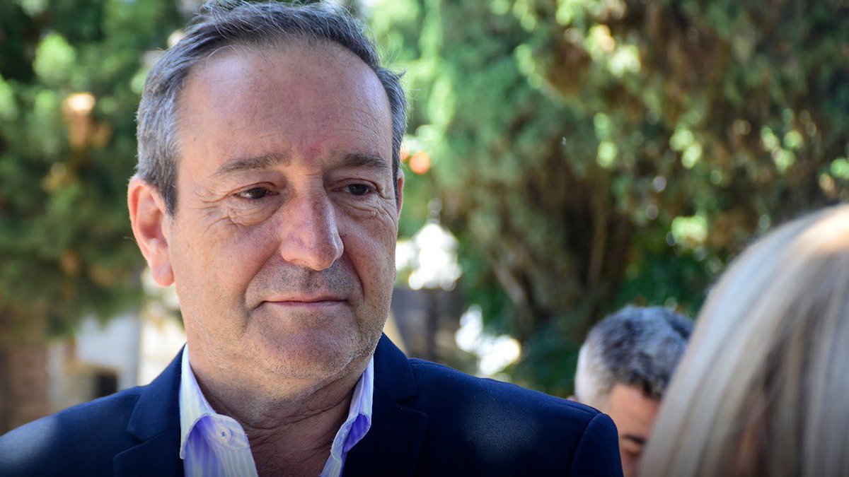 miguelsaredi's tweet photo. Hay que superar este momento sin perder corazón ni espíritu.
Debemos levantarnos, una y otra vez, aunque pensemos que no la ven ni a un lado, ni al otro, de la grieta. 
Construyamos un frente 🇦🇷. 
No puede vencer el odio, el
enfrentamiento, y la corrupción. https://t.co/a8hK1aIgpO