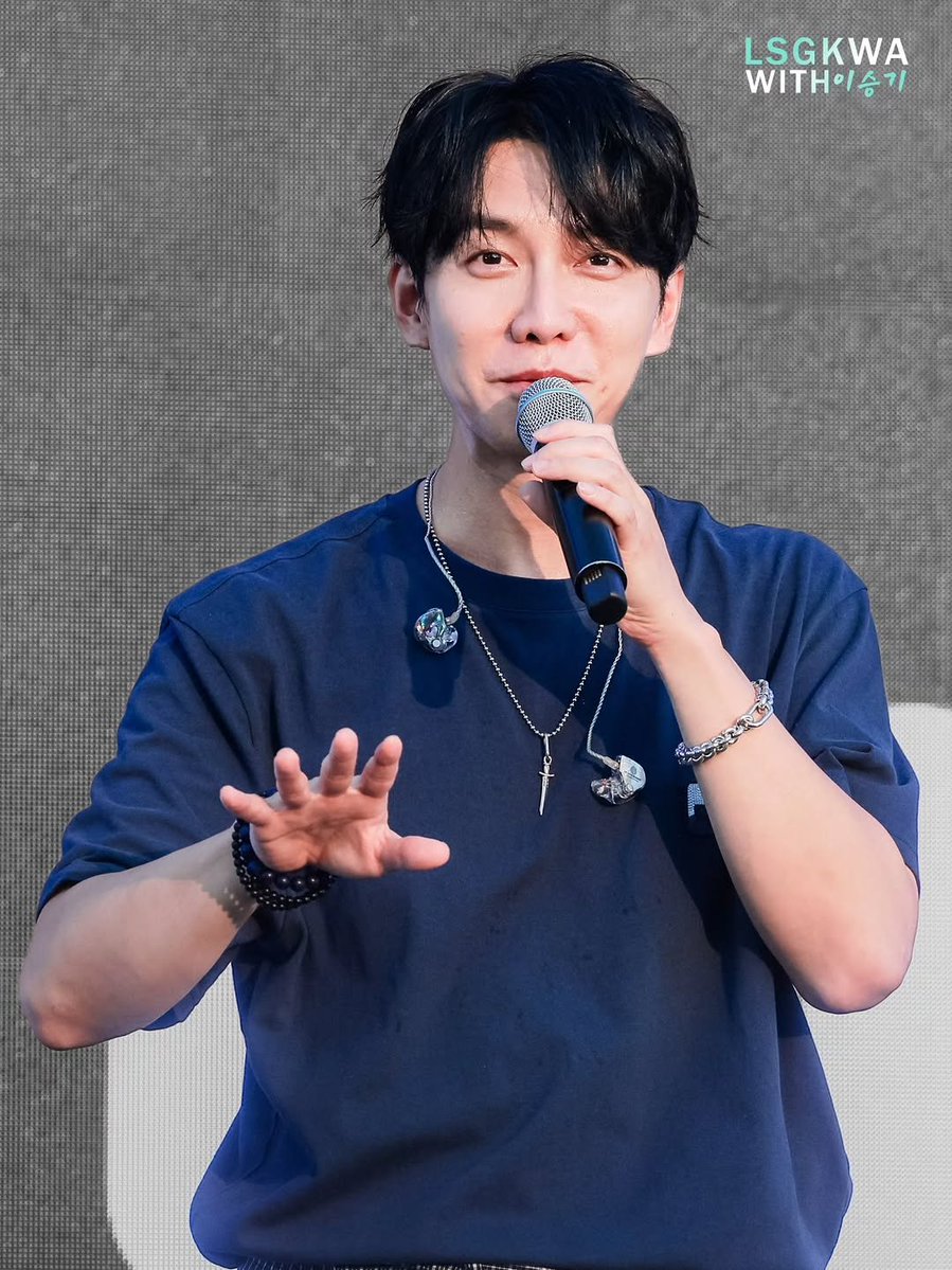 lsgphilippines's tweet photo. 080426 | lsgkwa instagram

Lee Seung Gi for Busan North Port Ocean SUP Festa 🌊😍

1/3
#LEESEUNGGI #이승기 https://t.co/VAK7hilAgn
