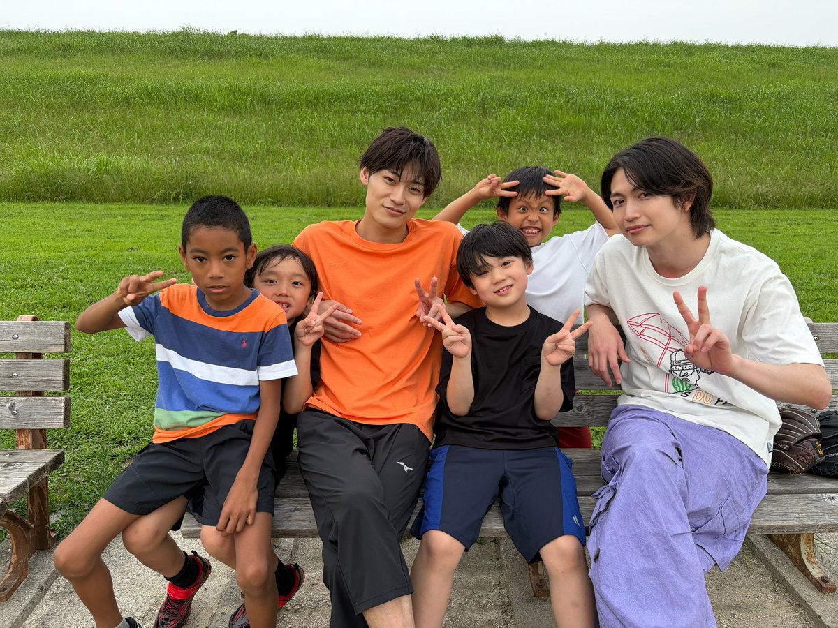meitanteima_ex's tweet photo. .˚⊹⁺‧𝕠𝕗𝕗 𝕤𝕙𝕠𝕥‧⁺ ⊹˚.
第3話の回想シーン🎬
子供たちと遊ぶ岩田先生と見守る四季
そんな撮影合間にみんなで📸

第3話見逃し配信中✨
ぜひ何度でもおかわりお願いします🤲
https://t.co/6HIGwqLdpA

▷第4話8月7日(金)よる11時45分
※放送時間が変更になる可能性があります

#名探偵のままでいて
#綱啓永 #髙松アロハ