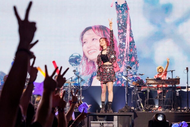 Kstyle_news's tweet photo. LiSA、韓国ファンと再会！単独コンサートで華やかなステージ披露「日本語で一緒に歌ってくれて感動」
https://t.co/PWbEboBSLL https://t.co/2faunxAAde