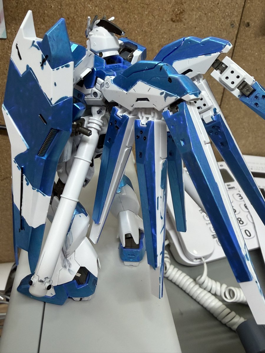 tottinnoyasumi's tweet photo. 小学校2年生の作品なんです
コツコツ作って
コツコツガンダムマーカーで塗り
コツコツ墨入れして完成しました
凄いっ‼️😊 https://t.co/0bXAg99gwV