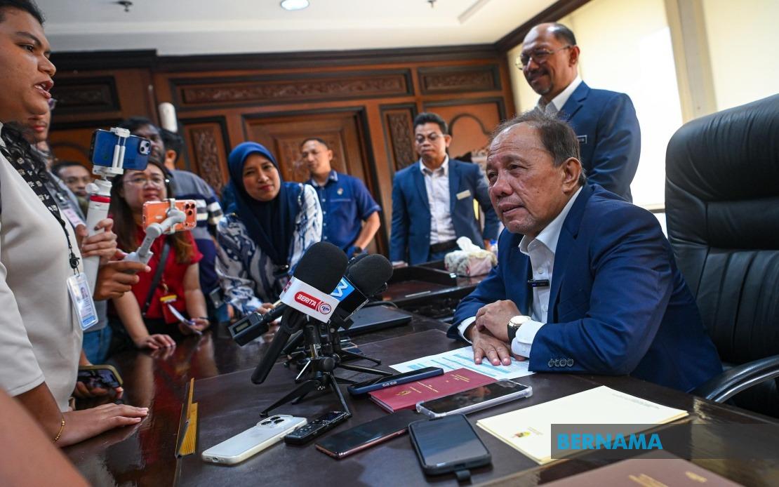 bernamadotcom's tweet photo. Pelantikan Menteri Besar ikut prosedur ditetapkan - Ismail Lasim
https://t.co/78ru3Zoz3w
#BernamaNews
#MenteriBesar
#NegeriSembilan https://t.co/hVuY0kLWyv