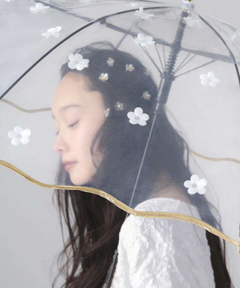 fashionpressnet's tweet photo. Wpc.”立体的な花”が咲くビニール傘、ハートアンブレラやキンモクセイが舞う折りたたみ傘も - https://t.co/9Qos0MRoep https://t.co/C44aHezRrF