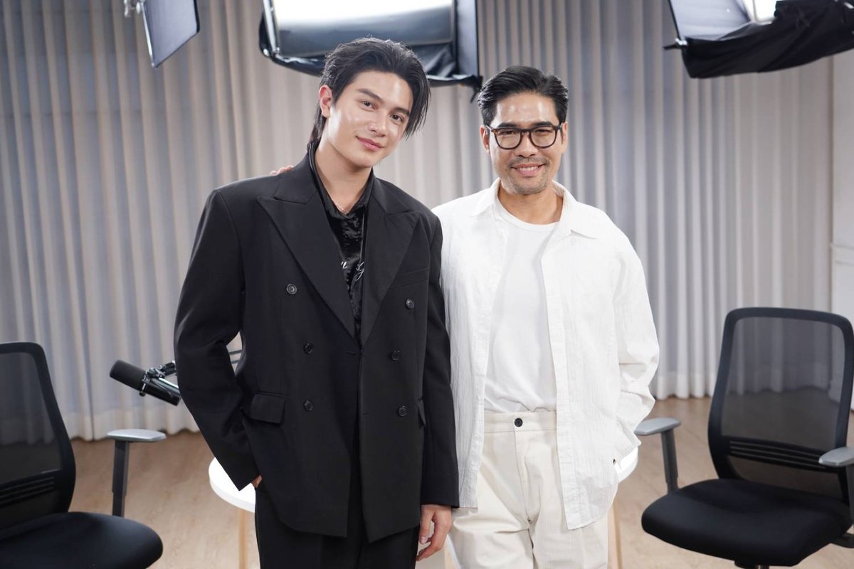 otpcnews's tweet photo. “วิลเลี่ยม LYKN” เผยรักแรกสุดเจ็บ โดนบล็อก ความอกหักที่นำพาเข้าสู่เส้นทางศิลปิน

#Williamjkp #LYKN
#WilliamjkpXWoodytalk
#Woodytalk

ย้อนเส้นทางชีวิตของ วิลเลี่ยม LYKN หรือ จักรภัทร แก้วพันธุ์พงษ์ จากเด็กหาดใหญ่ที่ไม่รู้ว่าตัวเองมีความสามารถอะไร ก่อนที่เสียงเพลงจะเปลี่ยนเส้นทางชีวิต เล่าทุกแรงผลักดันครั้งสำคัญผ่านรายการ Woody Talk ตั้งแต่รักครั้งแรกที่ต้องเผชิญกับการอกหัก เมื่อคนที่แอบชอบบล็อกและเปิดตัวคบคนอื่น พร้อมเผยบทเรียนที่ทำให้เติบโต การค้นพบตัวเอง จนก้าวสู่การเป็นศิลปินและมีผลงานโซโล่ในแบบที่เป็นตัวเองที่สุด

อ่านข่าวเพิ่มเติมได้ที่ https://t.co/UdhZIObYIj