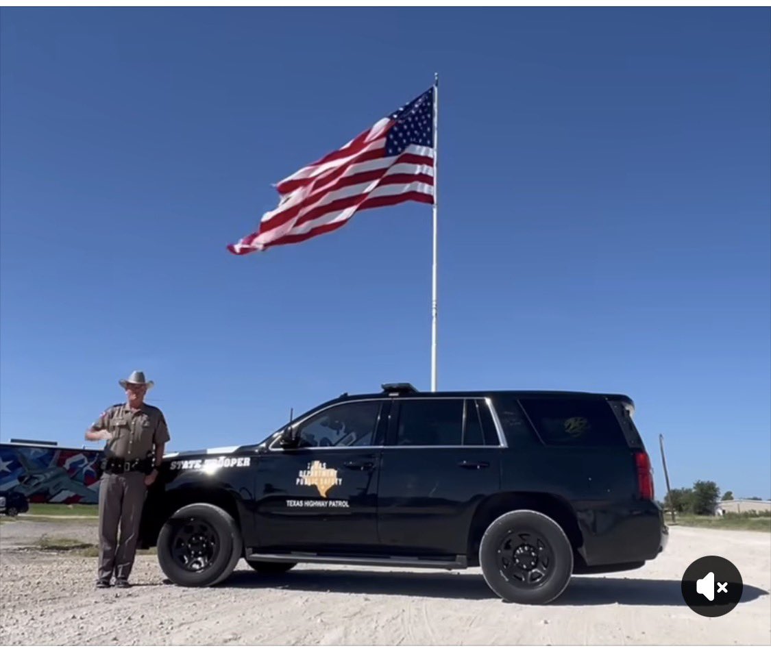 defense_civil25's tweet photo. 🚨Update: US Federal Court approves the Texas Law that allows State Police to arrest AND deport illegal aliens to Mexico!! God Bless Texas! https://t.co/OBTeBAXaCv