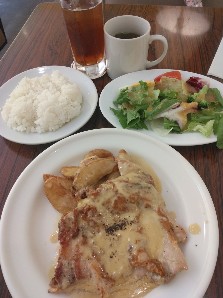 Missdot_Hawaii's tweet photo. こちらもお久しぶり～
まるごと桃のケーキも美味しかった🍑✨ https://t.co/ZjVkmIe6Fn