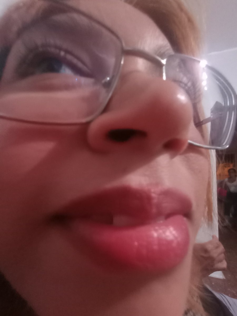annicalderonvv's tweet photo. Alguien que me diga cómo usar esto,esq a las pro no se nos da las cosas de la chaviza(tengo 18 añitos recién) https://t.co/gXBpotIMTA