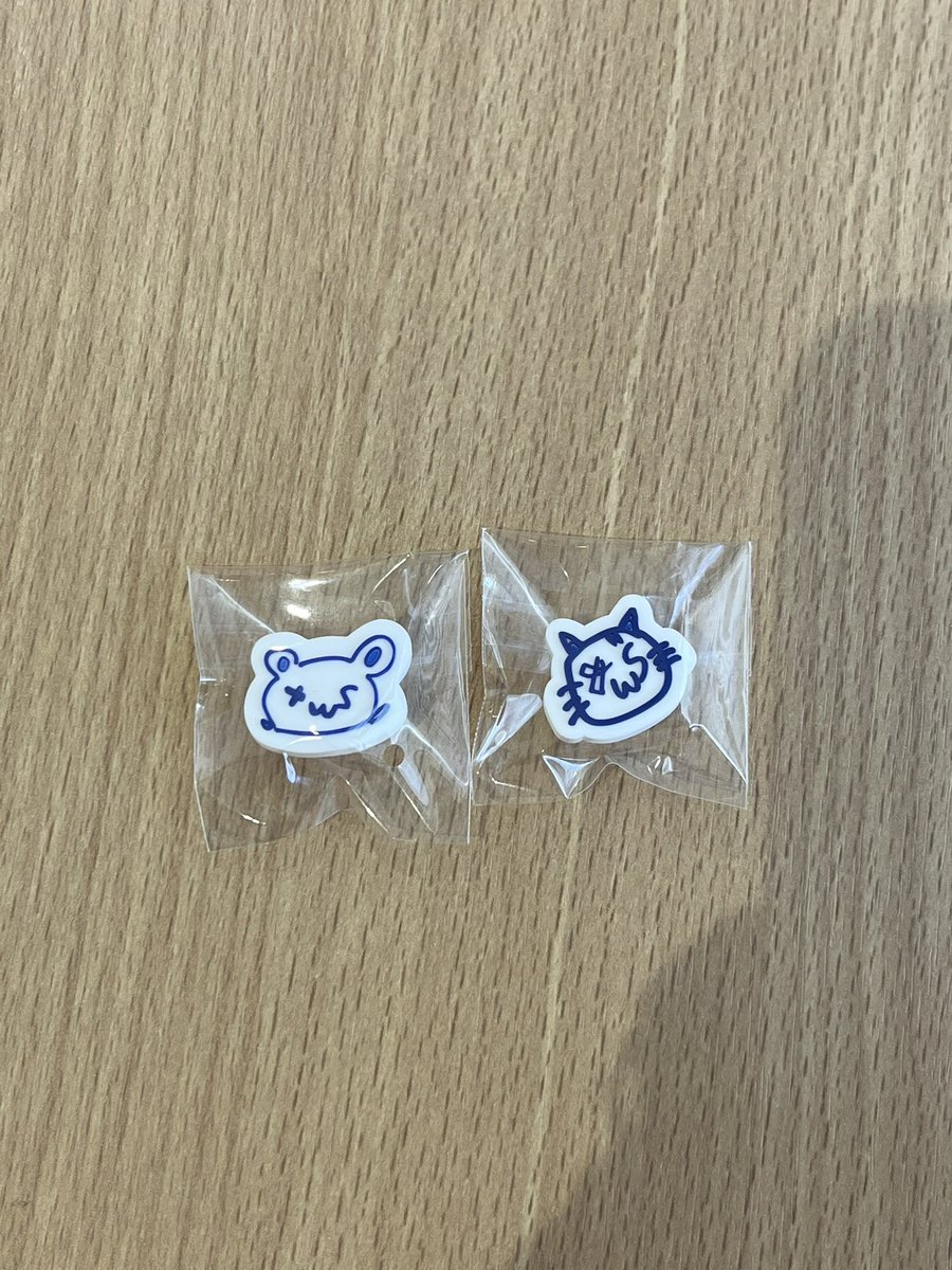 txt_yonbom's tweet photo. TWS TOUR ポップアップ POPUP 109 交換 トレカ soda soda スタンプラリー　特典　TSUTAYA カプセルトイ　缶バッチ　チェキ

譲   画像の物　シニュ ギョンミン　ドフン　ハンジン　ヨンジェ

求   同種　シニュ>ジフン　デコパーツ多種希望

本日8/4渋谷にて手渡し可能な方お気軽にお声掛けください🙇‍♀️ https://t.co/lJV17nA3W3
