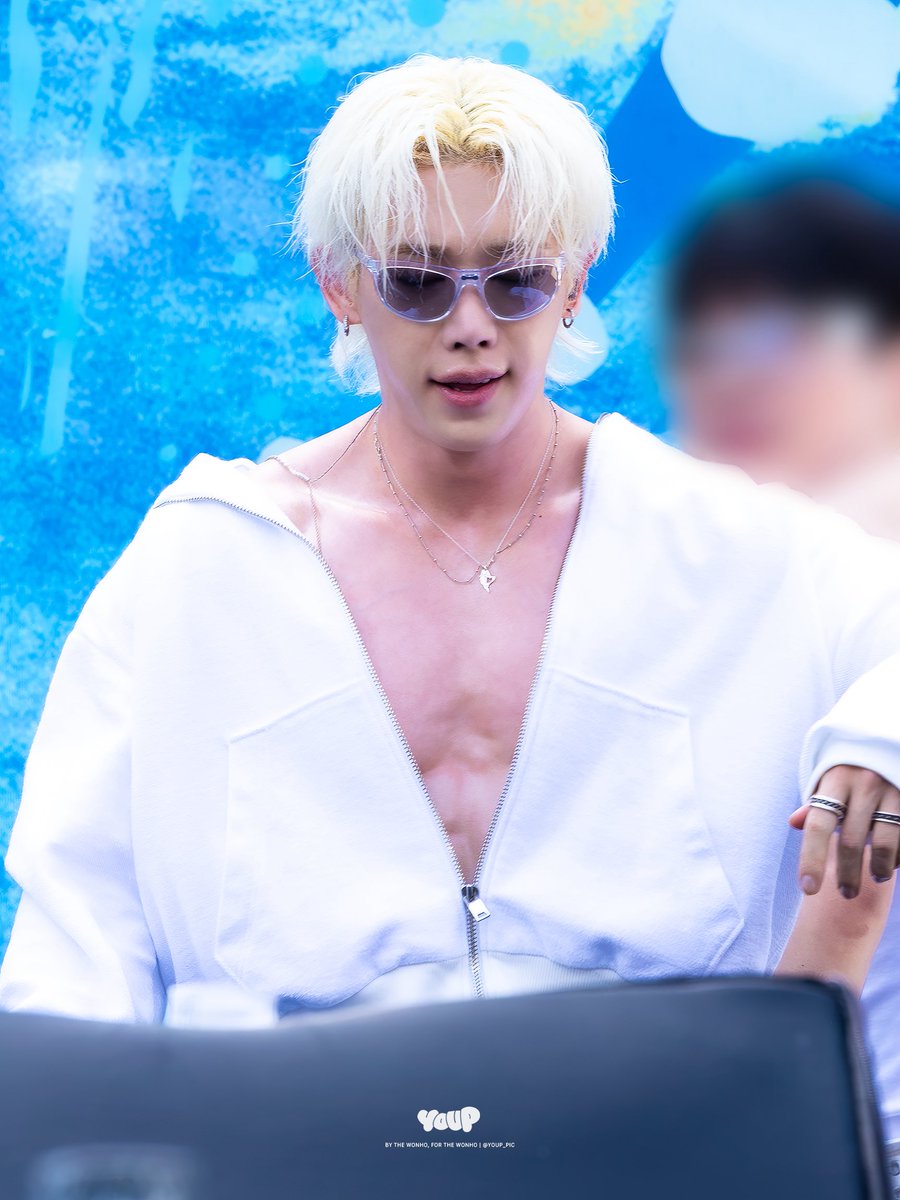 youp_pic's tweet photo. 260802 캐리비안 베이 Water Music Pool Party HQ🐰

#WONHO #원호 https://t.co/Km9VxxVAkx