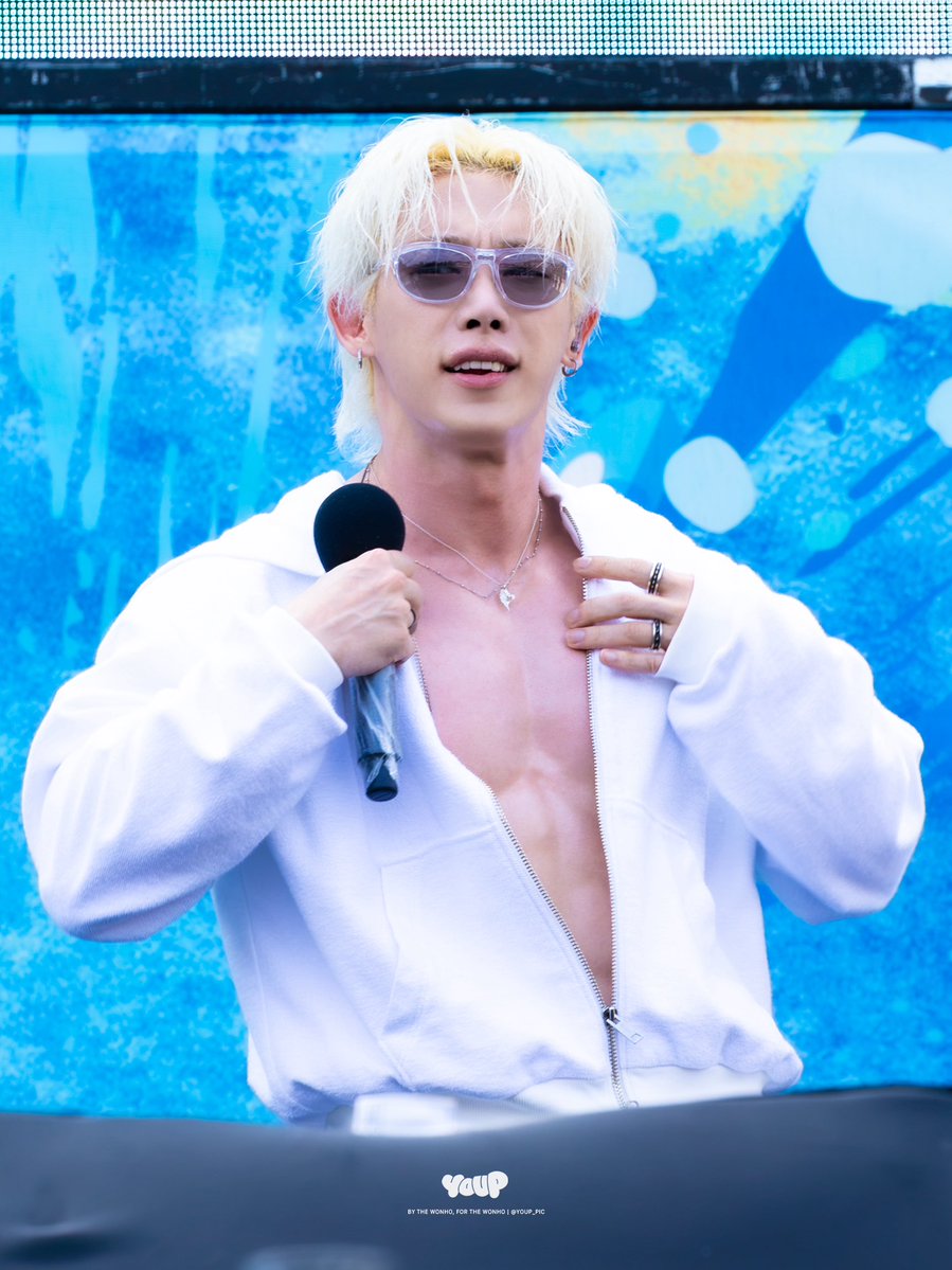 youp_pic's tweet photo. 260802 캐리비안 베이 Water Music Pool Party HQ🐰

#WONHO #원호 https://t.co/Km9VxxVAkx