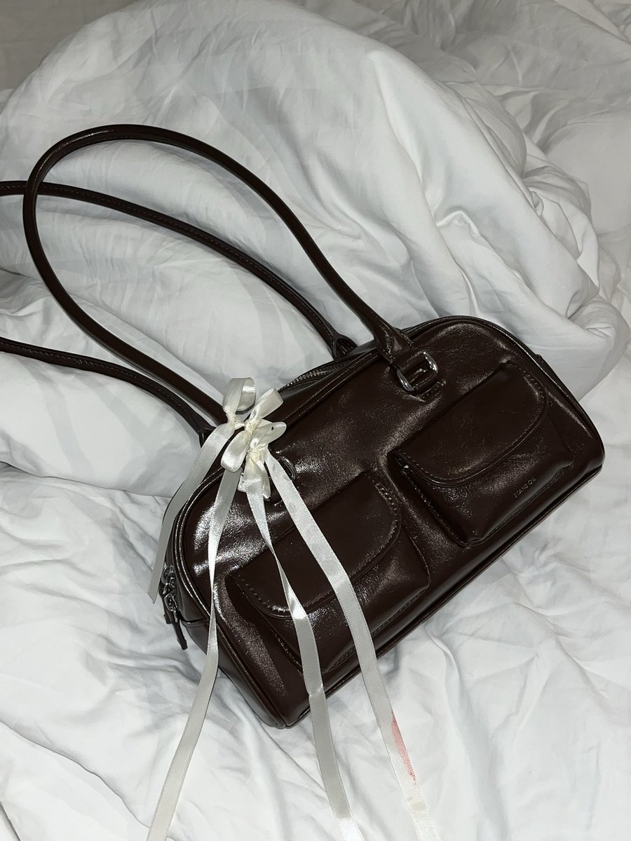 lalagonnadiee's tweet photo. ปล่อย Stand oil รุ่น Chubby bag 1200 บาท
น้องมีตำหนิด้านในกระเป๋านะคะมีรอยการใช้งานเล็กน้อย dm มาขอดูรูปได้คับ

#standoil #ส่งต่อกระเป๋า #standoilthailand #standoilbag #standoilพร้อมส่ง #ส่งต่อstandoil https://t.co/vAClK8kVa3
