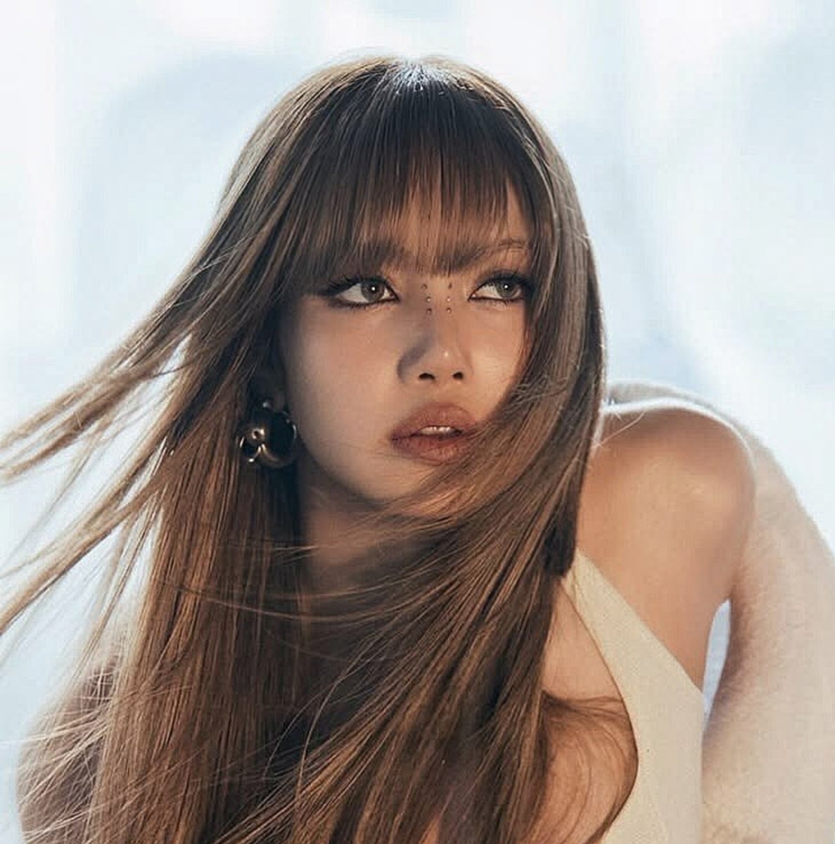 LISASCENTER's tweet photo. 🚨🚨 LISA is the 3rd most mentioned female artist in 2026 so far on X (Twitter) with over 1.6 MILLION posts https://t.co/8dG101cexv