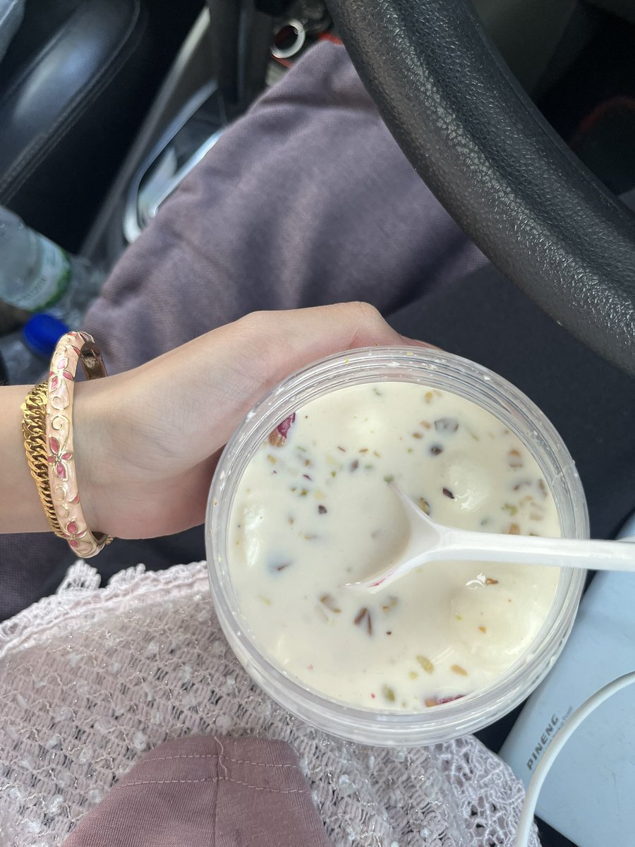 p0stcardbystell's tweet photo. i ๐ rasmalai so much #finishedmyfinals #selfreward #barubalik https://t.co/8tThI9kxjx