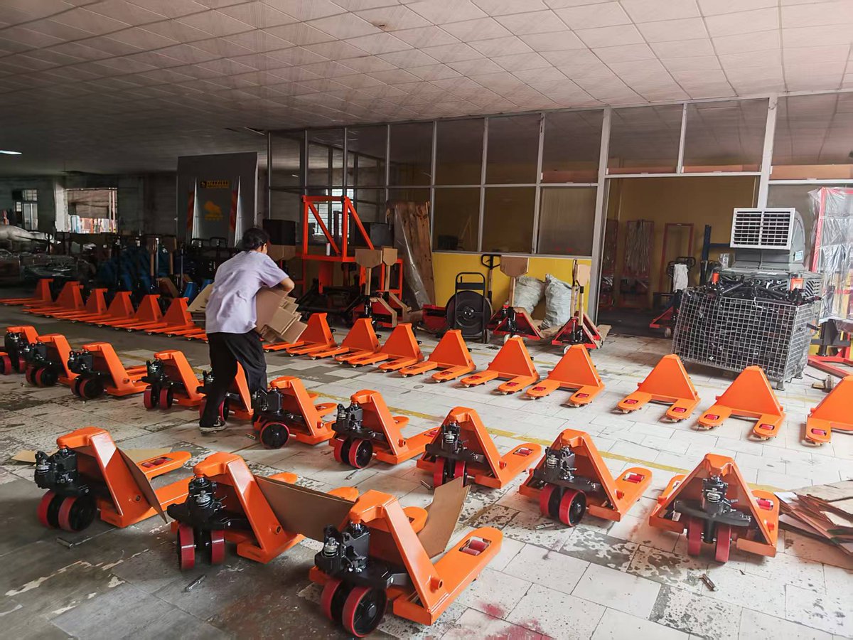 NiuliForklift's tweet photo. Reinforced Steel: Built with high-grade steel to handle the daily grind of 2500kg-3000kg loads.
WhatsApp: +86 137 1291 2086
E-mail: neune_matta@neunepusi.com
Web: https://t.co/mZHT0TUEWM
#pallettruck #handpallet #hydraulicpalletjack #customizedpallettruck #palletjack #handlift https://t.co/P8W5lGnU2I