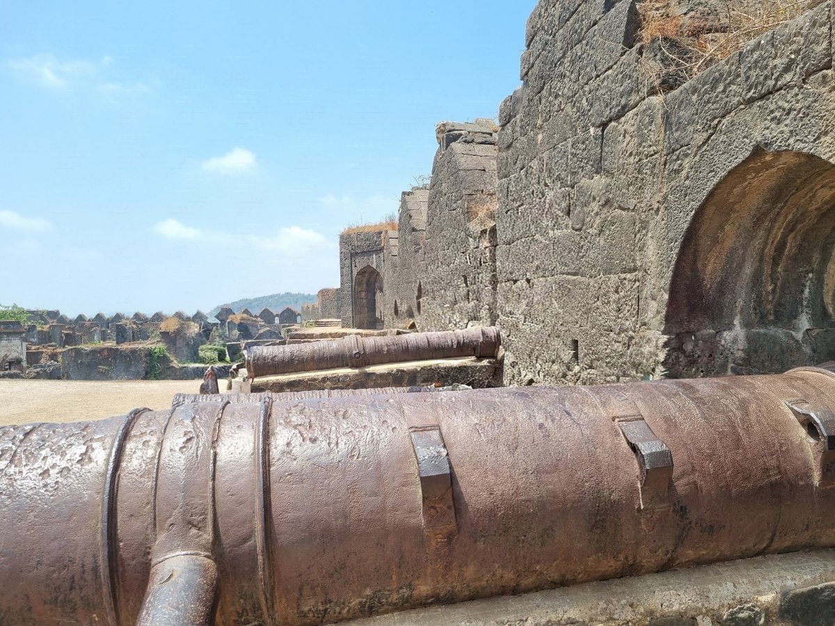 MILINDAPTE1971's tweet photo. The Kalal Bangdi is a massive, historic cannon 

on  Murud-Janjira Fort in Raigad district of Maharashtra, India.

@indianhistorypics https://t.co/qnYQIRG40r