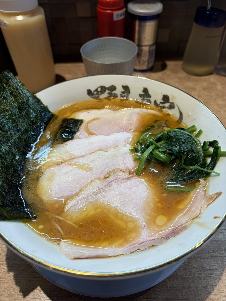 4221no's tweet photo. 野良裏家

チャーシューメン裏

久々の野良裏家🤩
はじめて裏食べたけど半年とかに一回とかだからわからないよねーw
美味しかった‼️ https://t.co/k7ZcGsXtoU