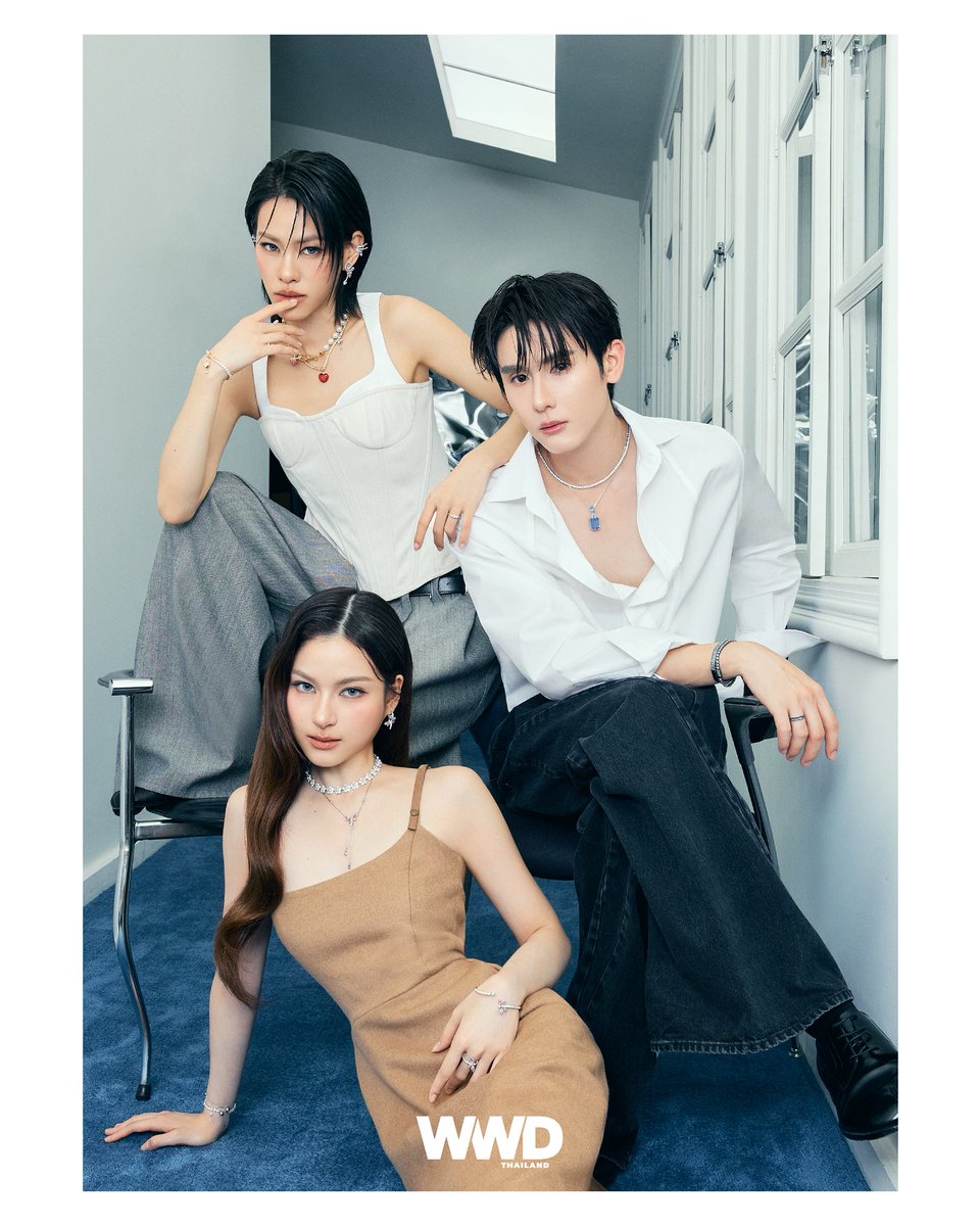 WWDThailand's tweet photo. ถัดมากับแฟชั่นเซ็ตที่สองของ WWD Thailand ฉบับเดือนสิงหาคม ที่ เอมี่ ทสร, บุ๊ค กษิดิ์เดช และ พรีม ชนิกานต์ ร่วมตีความความสง่างามผ่านเครื่องประดับคริสตัลจาก Swarovski

#WWDThailand 
#Swarovski
#BookKasidet
#emiamily
#primiily https://t.co/mkm7nJMbSS