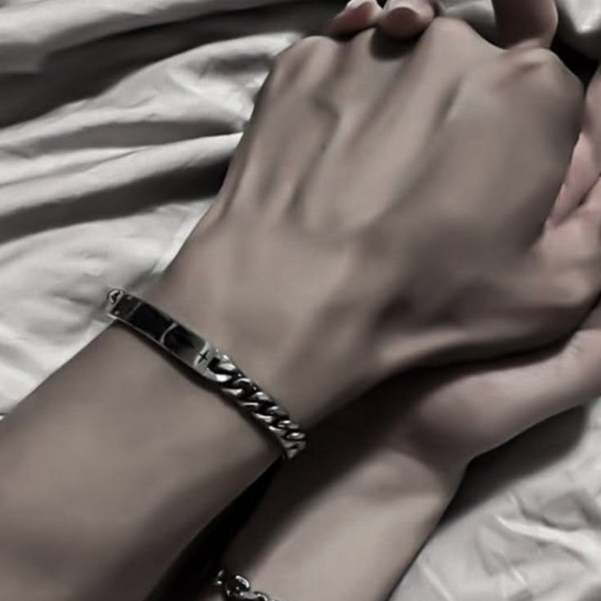 Imhilw's tweet photo. ╭─── ୨ৎ ───╮
𝗢𝗡𝗘 𝗦𝗛𝗢𝗧 𝗣𝗘𝗥𝗧𝗛𝗦𝗔𝗡𝗧𝗔 🔞‼️
ೃ⁀➷ Read at your own risk.

✦ hint : nama maskot perthsanta

🔗:  https://t.co/rCysqQTtYI

⚠️ 21+ ONLY
Please read responsibly.

         🔞‼️
╰───────────╯
sptg:@_Arca22 
#perthsanta #bxb https://t.co/NmHq2LXJCw