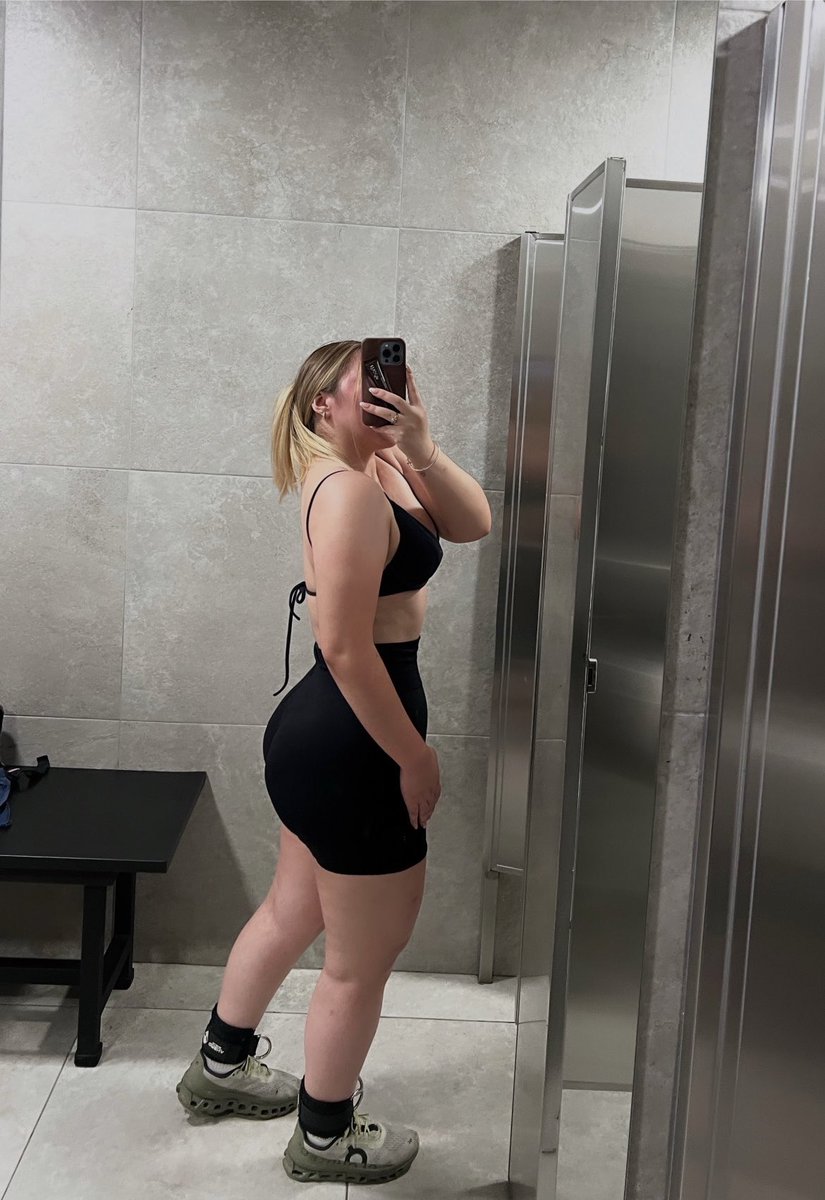 Weirdssam's tweet photo. Y sin booty bands jaja 🙊 https://t.co/F4WnxyHMwy