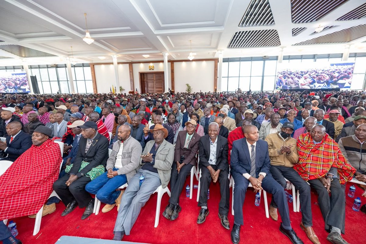HonJNyakundi's tweet photo. President RUTO is currently hosting over 10,000 village elders at State House, Nairobi

Ahsante Rais, Ni TUTAM ✌️ https://t.co/RNeMa27EWp