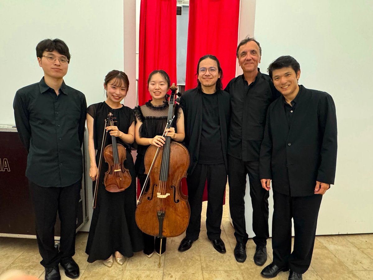 quartet_integra's tweet photo. Salon de Provence Chamber Music Festivalに参加しています！
昨日はエリック・ル・サージュさんと樫本大進さんとショーソンのコンセールを演奏しました😌今日もコンサート頑張ります🔥🎻 https://t.co/ro4AK0Ncq4