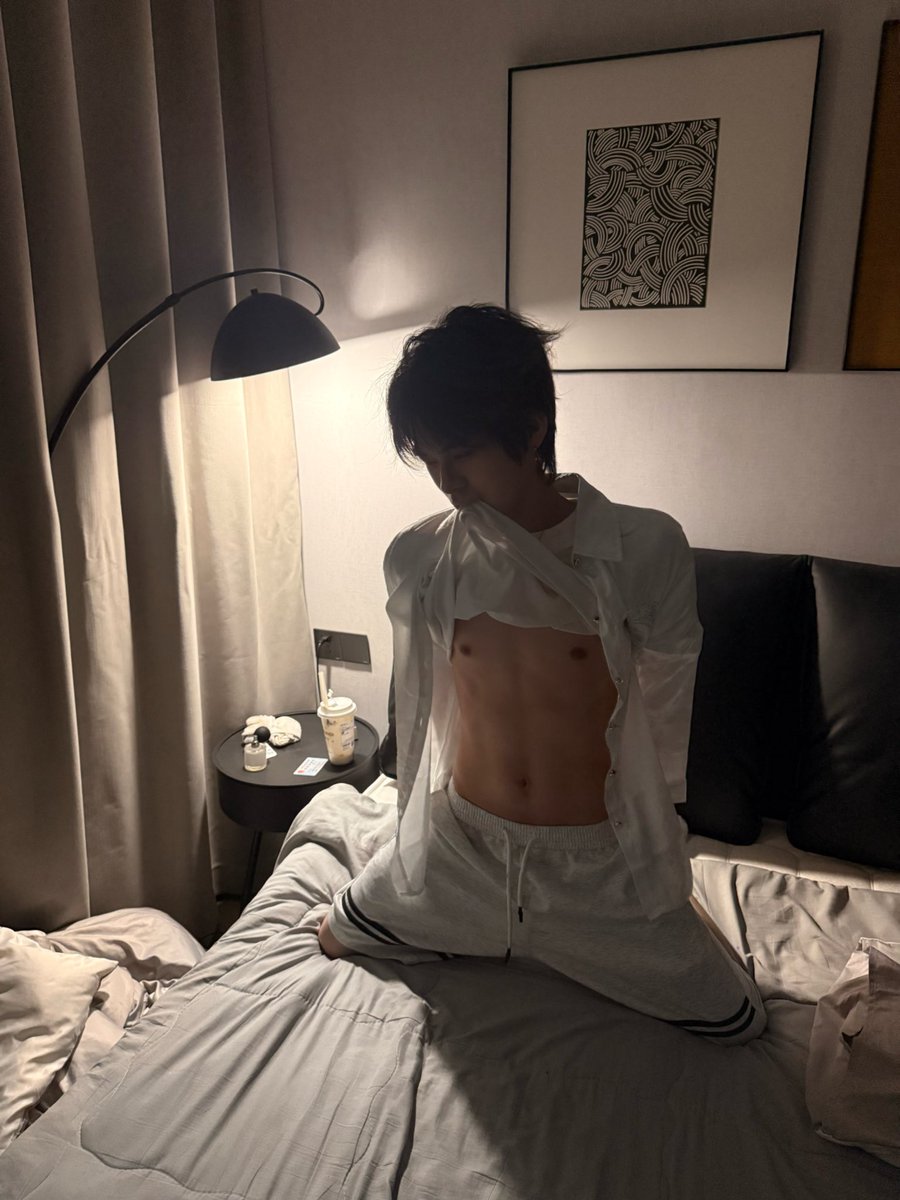 xiaoshentohess's tweet photo. 哥哥可以多喜欢我一点嘛 https://t.co/UzeAZhpeRm